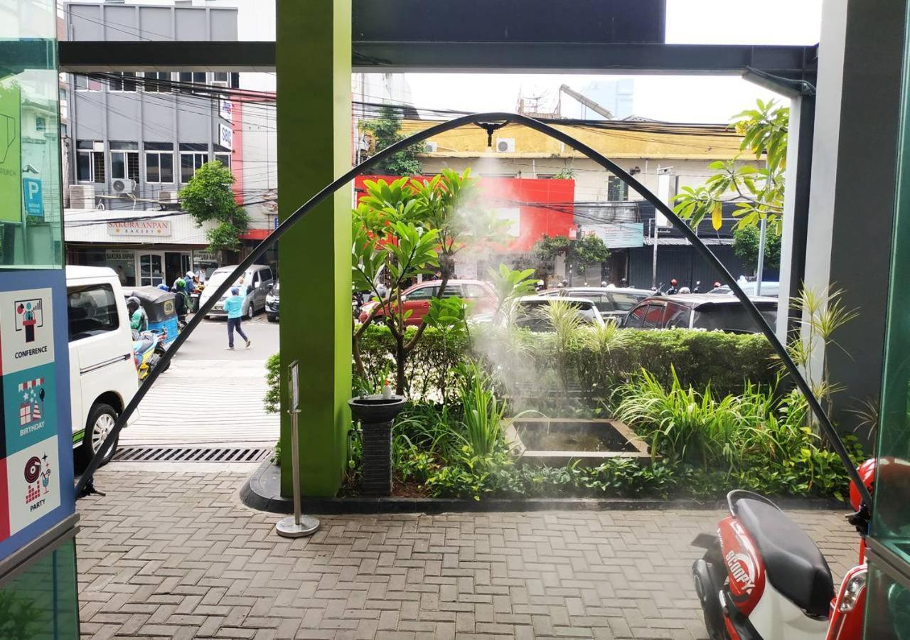 Maxonehotels.Com At Sabang Jakarta Exterior photo